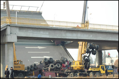 20080311-bridge broken in baotou, china daily, env news.jpg